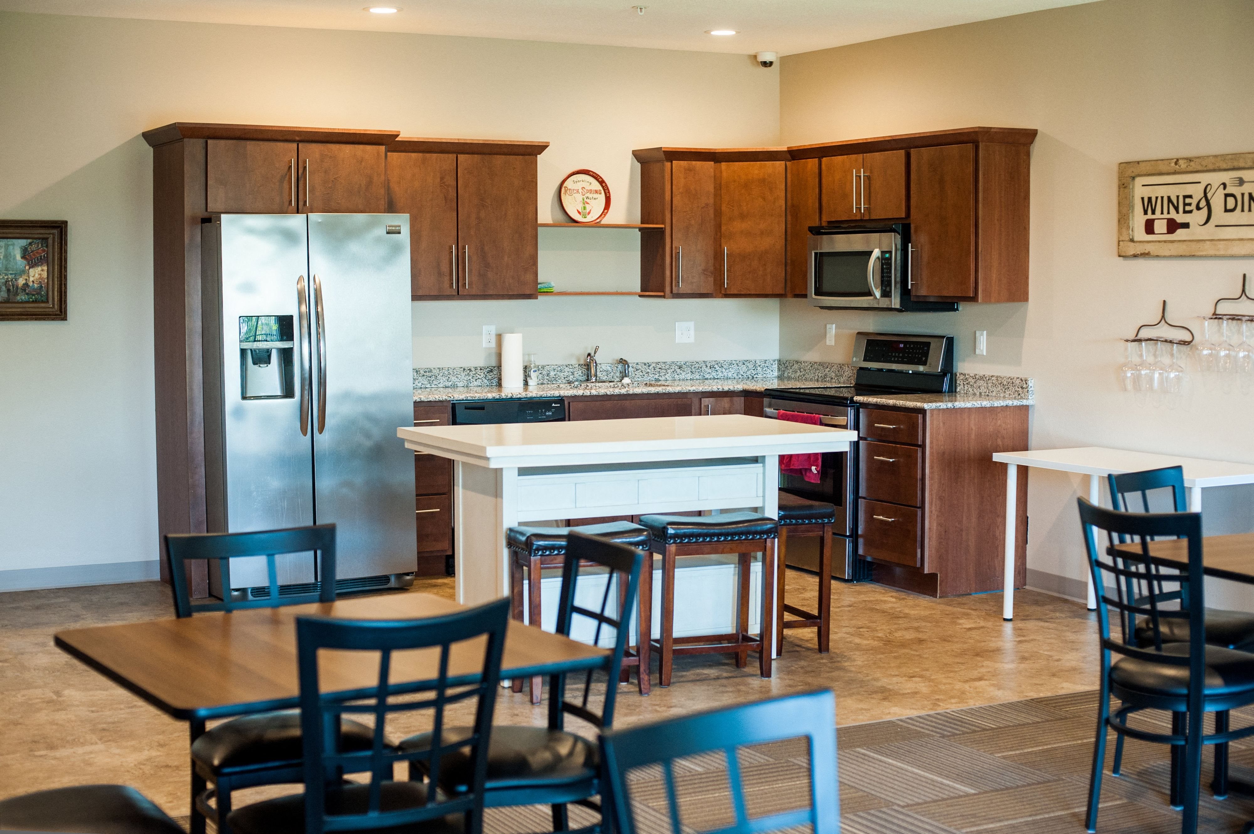 Photos and Video of Cardinal Creek Apartments in Mankato, MN